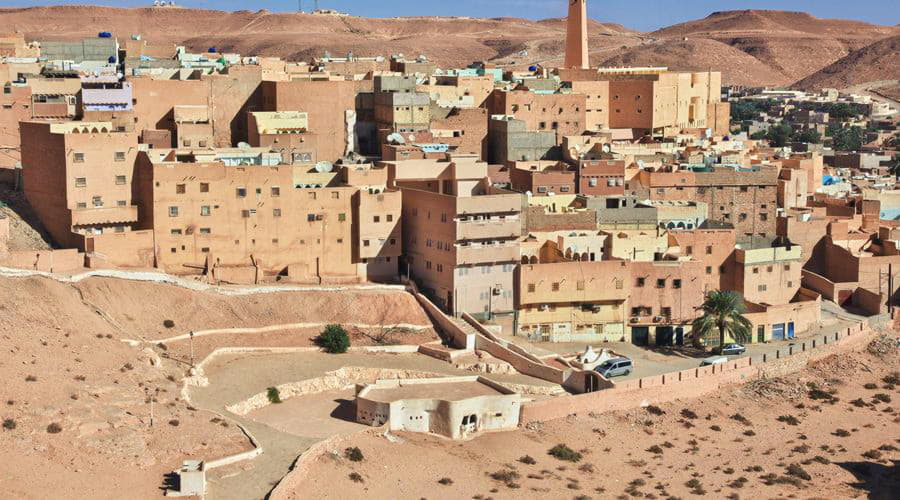 Wir bieten eine große Auswahl an Mietwagenoptionen in Ghardaia